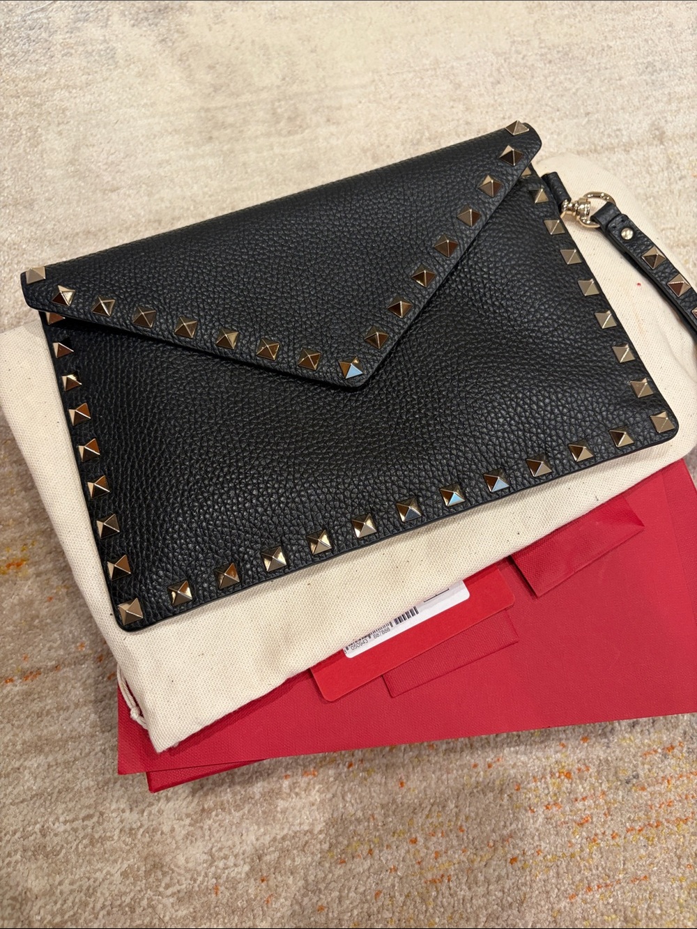 Valentino Garavani Black Pebbled/Grainy Calfskin Leather Wristlet / Clutch - Picture 13 of 13
